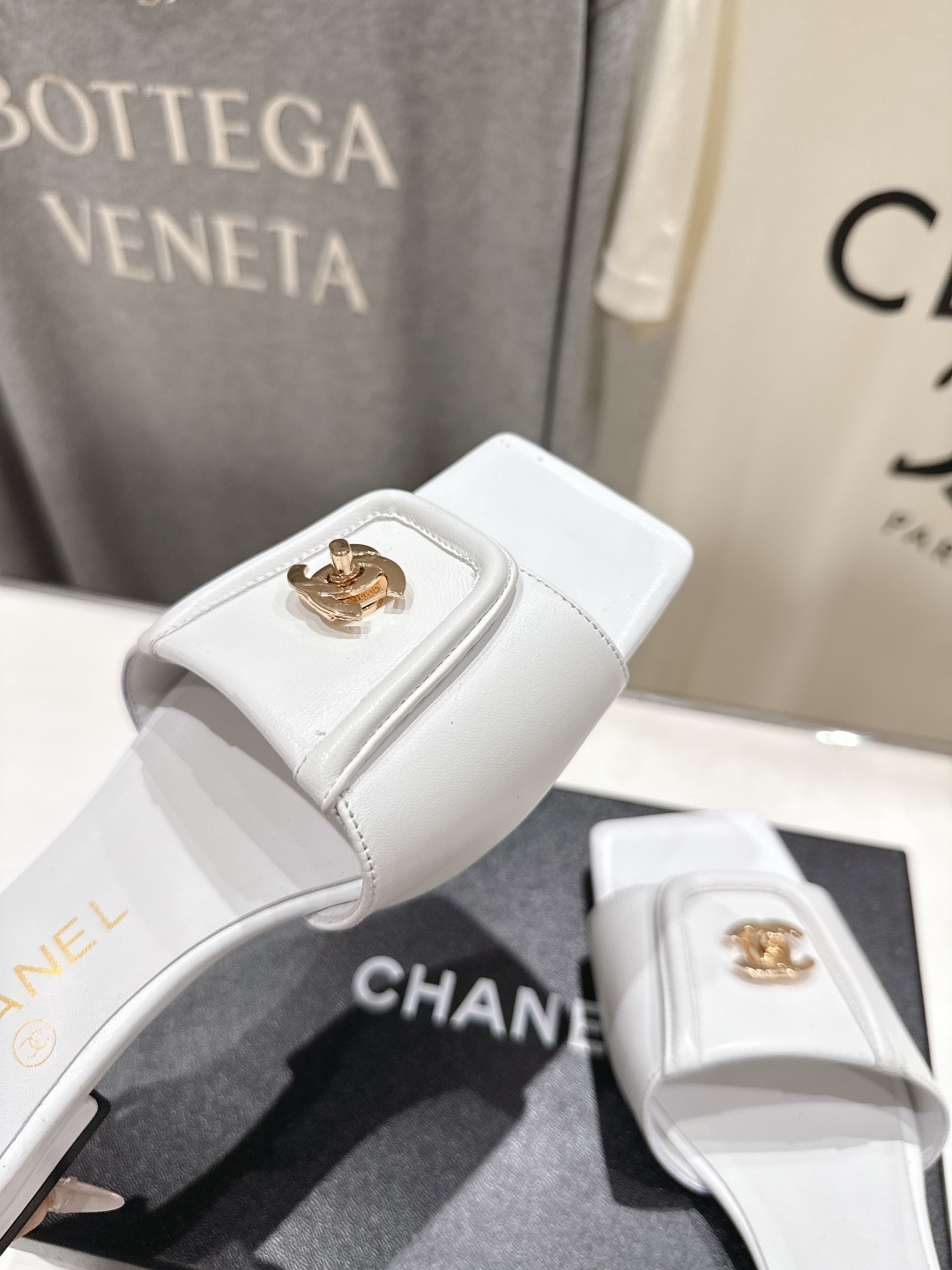 高版本出厂  CHANEL*香奈儿F016 小香2026/𝐒𝐒 𝐧𝐞𝐰夏季新品编织平底拖鞋这一季的拖鞋简