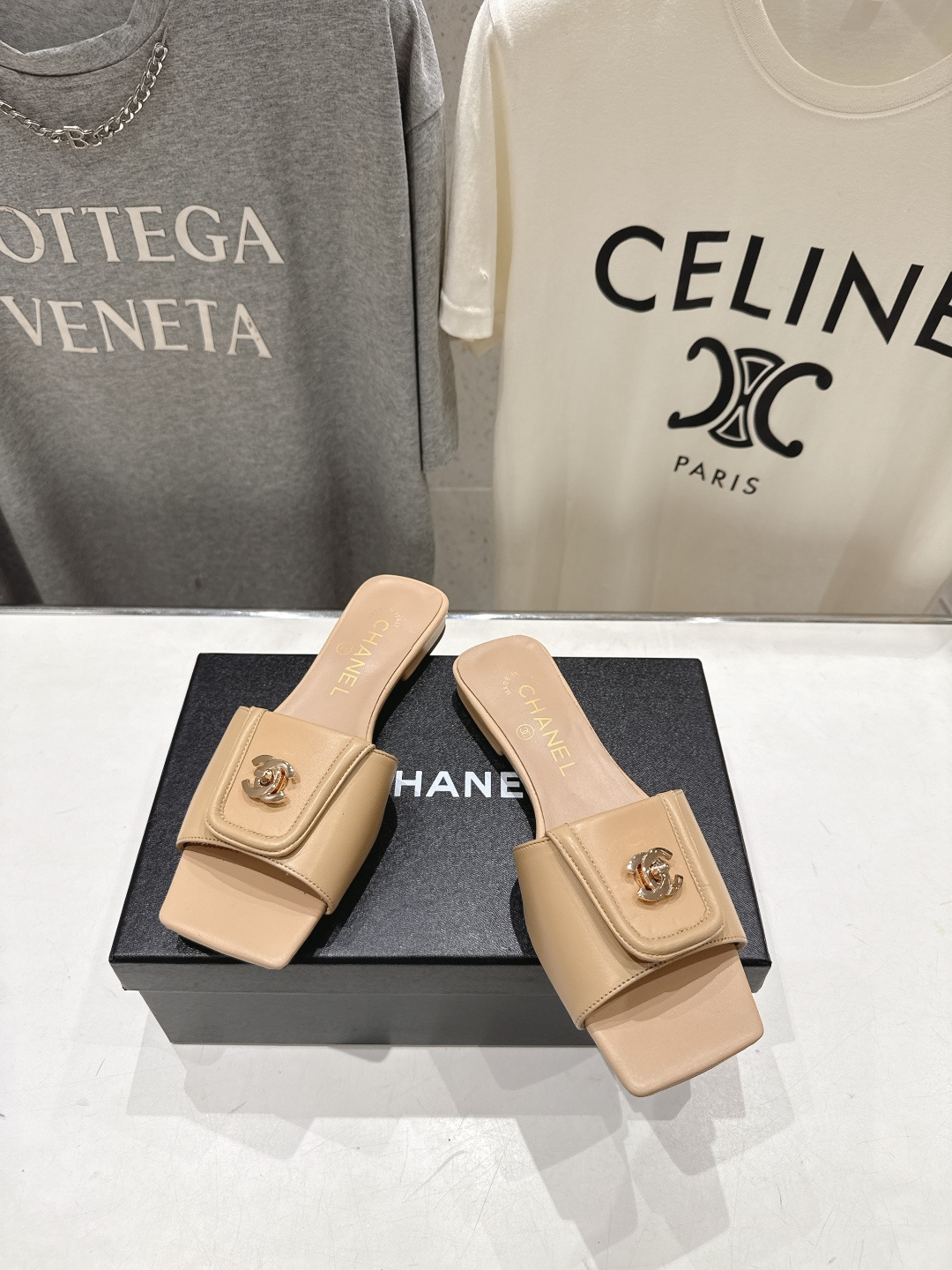 高版本出厂  CHANEL*香奈儿F016 小香2026/𝐒𝐒 𝐧𝐞𝐰夏季新品编织平底拖鞋这一季的拖鞋简