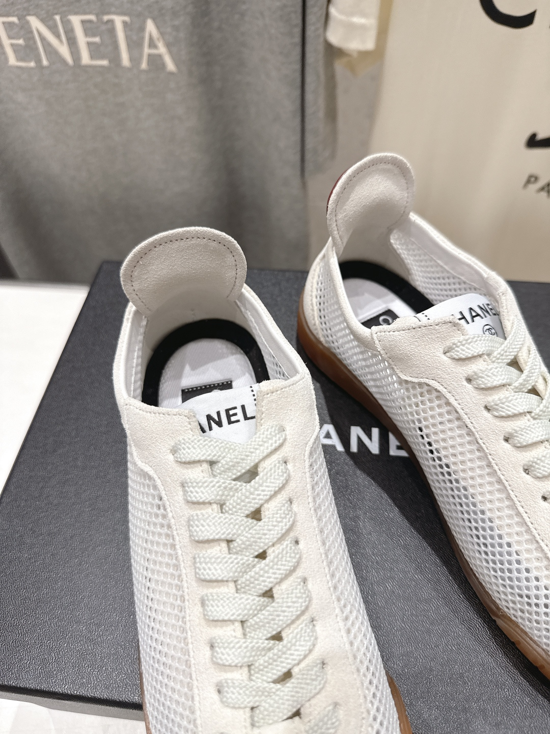 高版本出厂Chanel 香奈儿F067 小香2026ss新款网纱阿甘鞋👟网纱的细腻、鞋尾的小撞色、生胶底