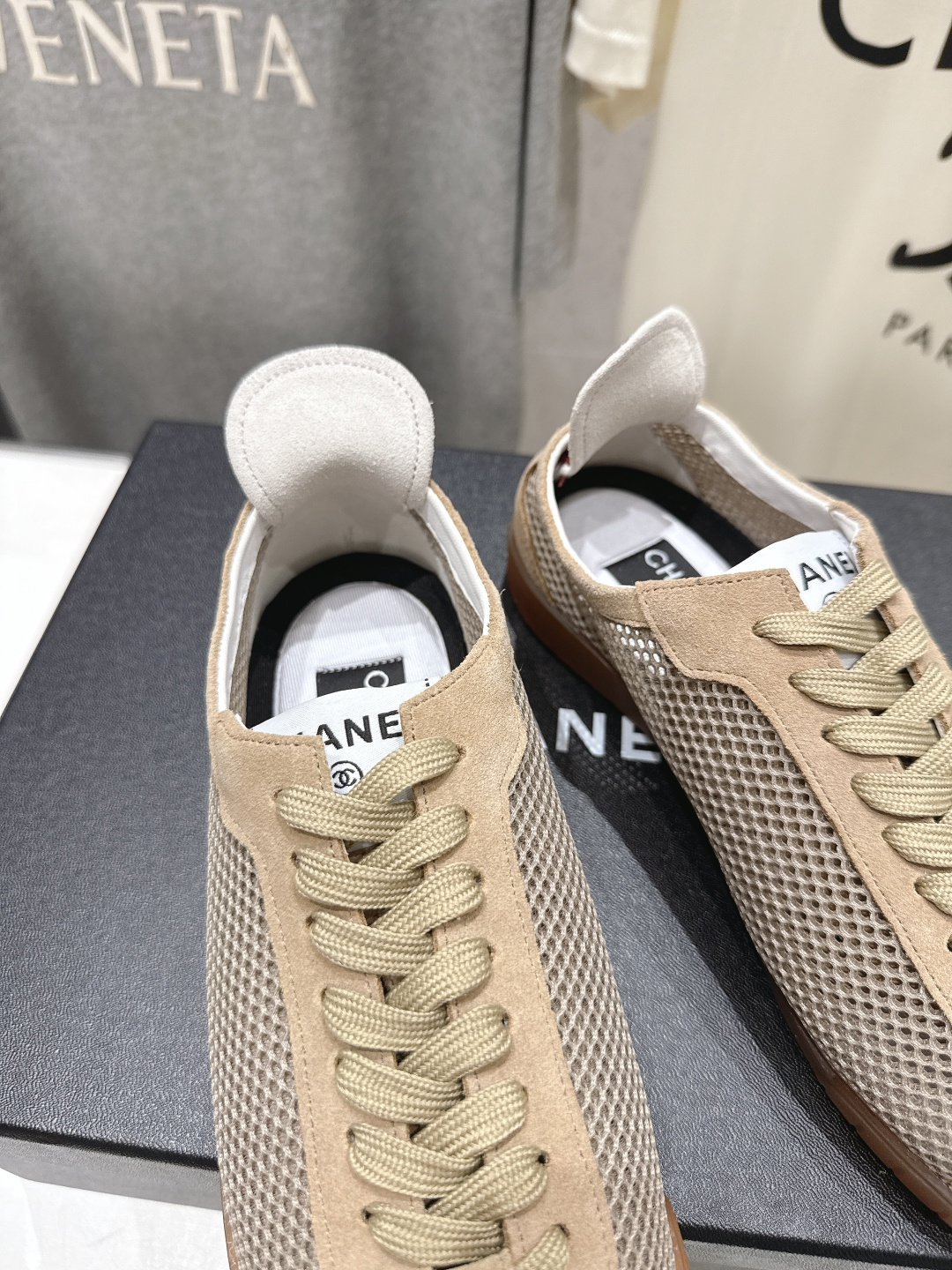 高版本出厂Chanel 香奈儿F067 小香2026ss新款网纱阿甘鞋👟网纱的细腻、鞋尾的小撞色、生胶底