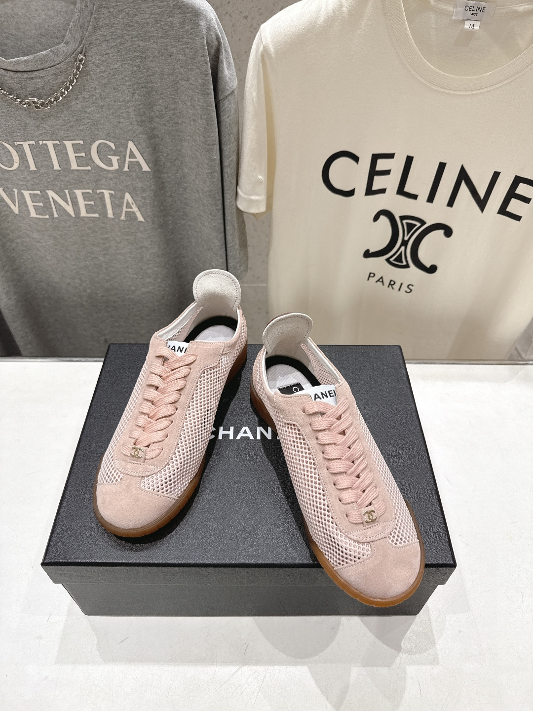 高版本出厂Chanel 香奈儿F067 小香2026ss新款网纱阿甘鞋👟网纱的细腻、鞋尾的小撞色、生胶底
