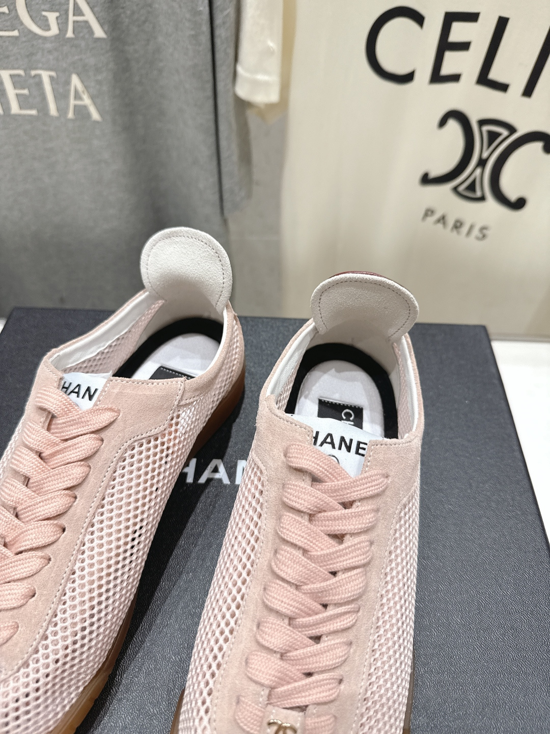 高版本出厂Chanel 香奈儿F067 小香2026ss新款网纱阿甘鞋👟网纱的细腻、鞋尾的小撞色、生胶底