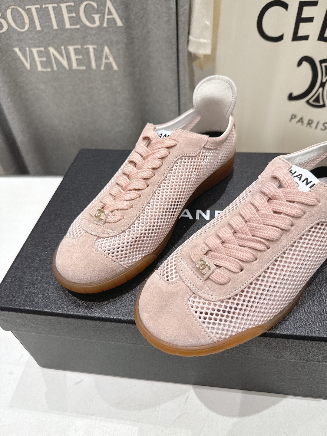 高版本出厂Chanel 香奈儿F067 小香2026ss新款网纱阿甘鞋👟网纱的细腻、鞋尾的小撞色、生胶底