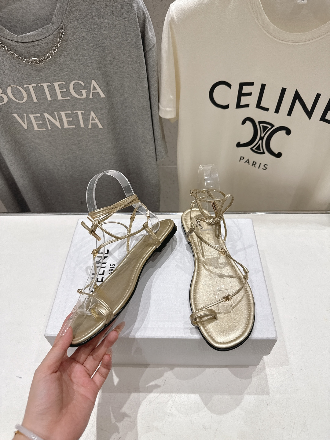 高版本出厂  Celine~赛琳F018 2026ss夏季新款平底时尚罗马风夹脚平底凉鞋New Celi