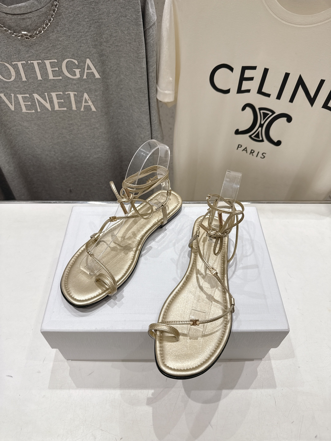 高版本出厂  Celine~赛琳F018 2026ss夏季新款平底时尚罗马风夹脚平底凉鞋New Celi