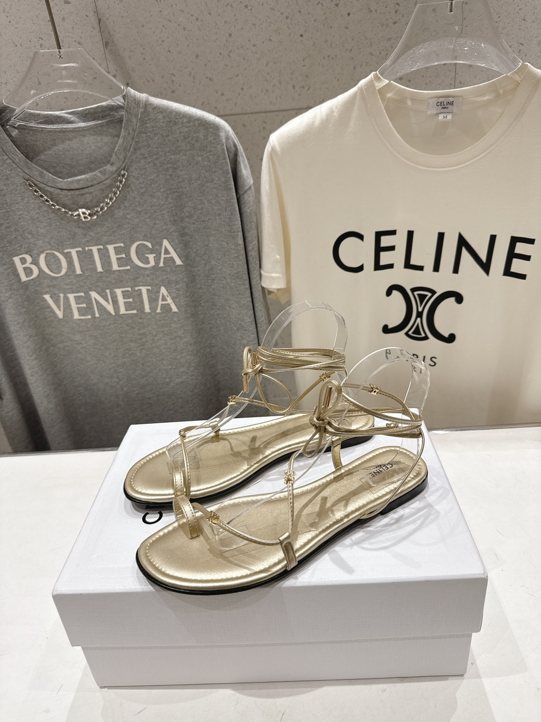 高版本出厂  Celine~赛琳F018 2026ss夏季新款平底时尚罗马风夹脚平底凉鞋New Celi