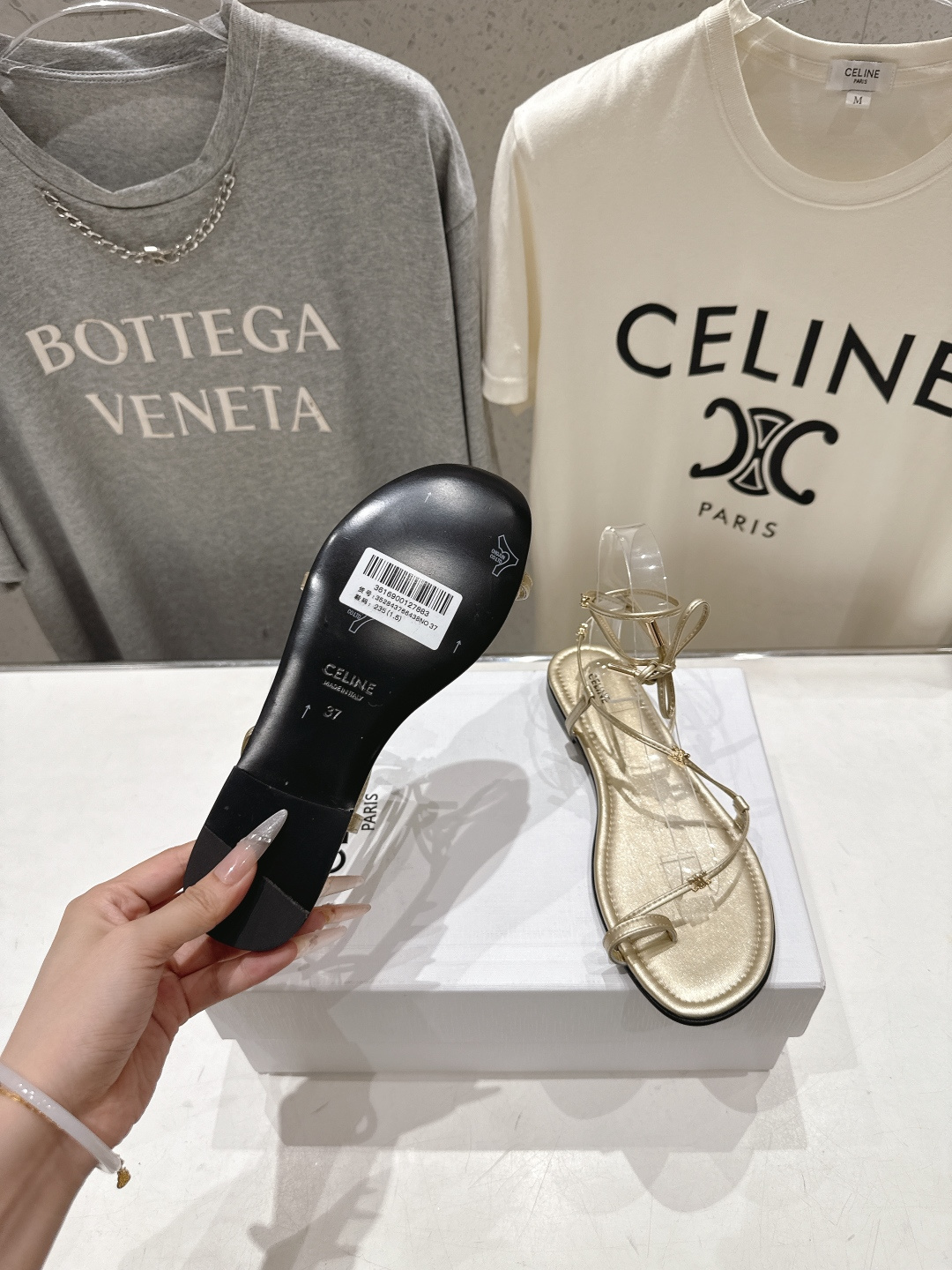 高版本出厂  Celine~赛琳F018 2026ss夏季新款平底时尚罗马风夹脚平底凉鞋New Celi