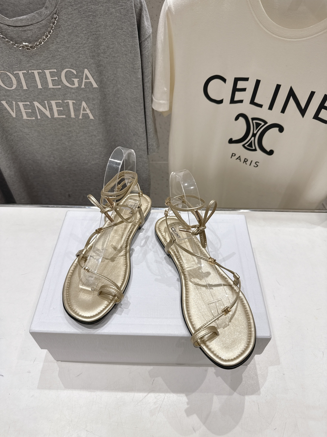 高版本出厂  Celine~赛琳F018 2026ss夏季新款平底时尚罗马风夹脚平底凉鞋New Celi