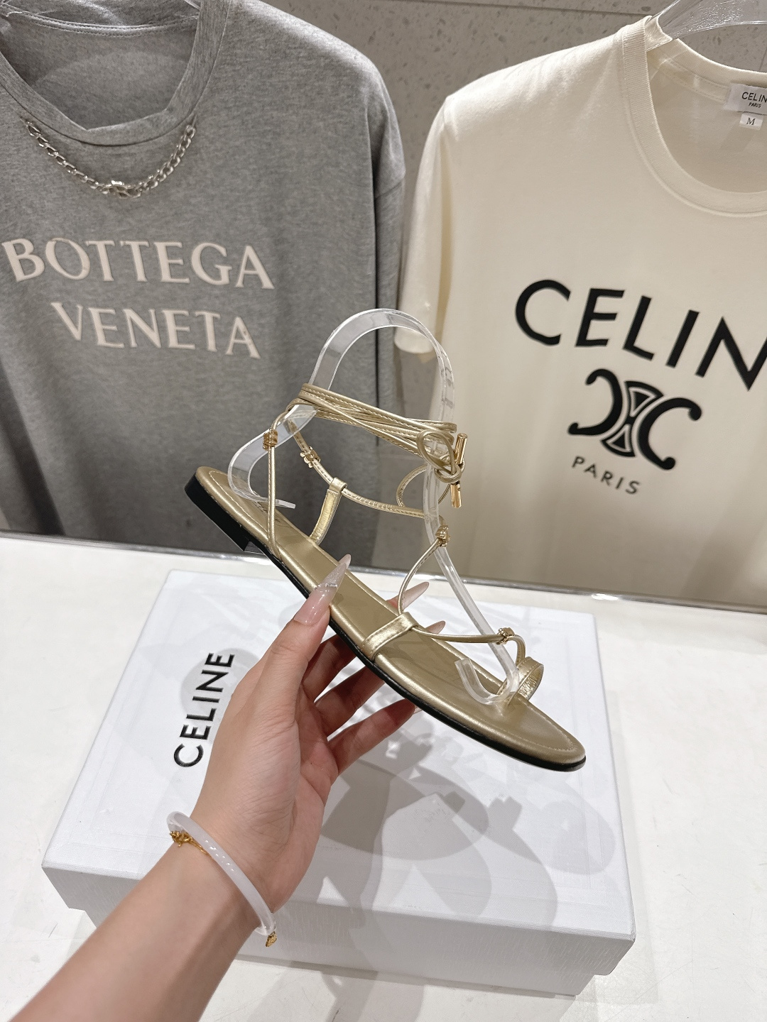 高版本出厂  Celine~赛琳F018 2026ss夏季新款平底时尚罗马风夹脚平底凉鞋New Celi