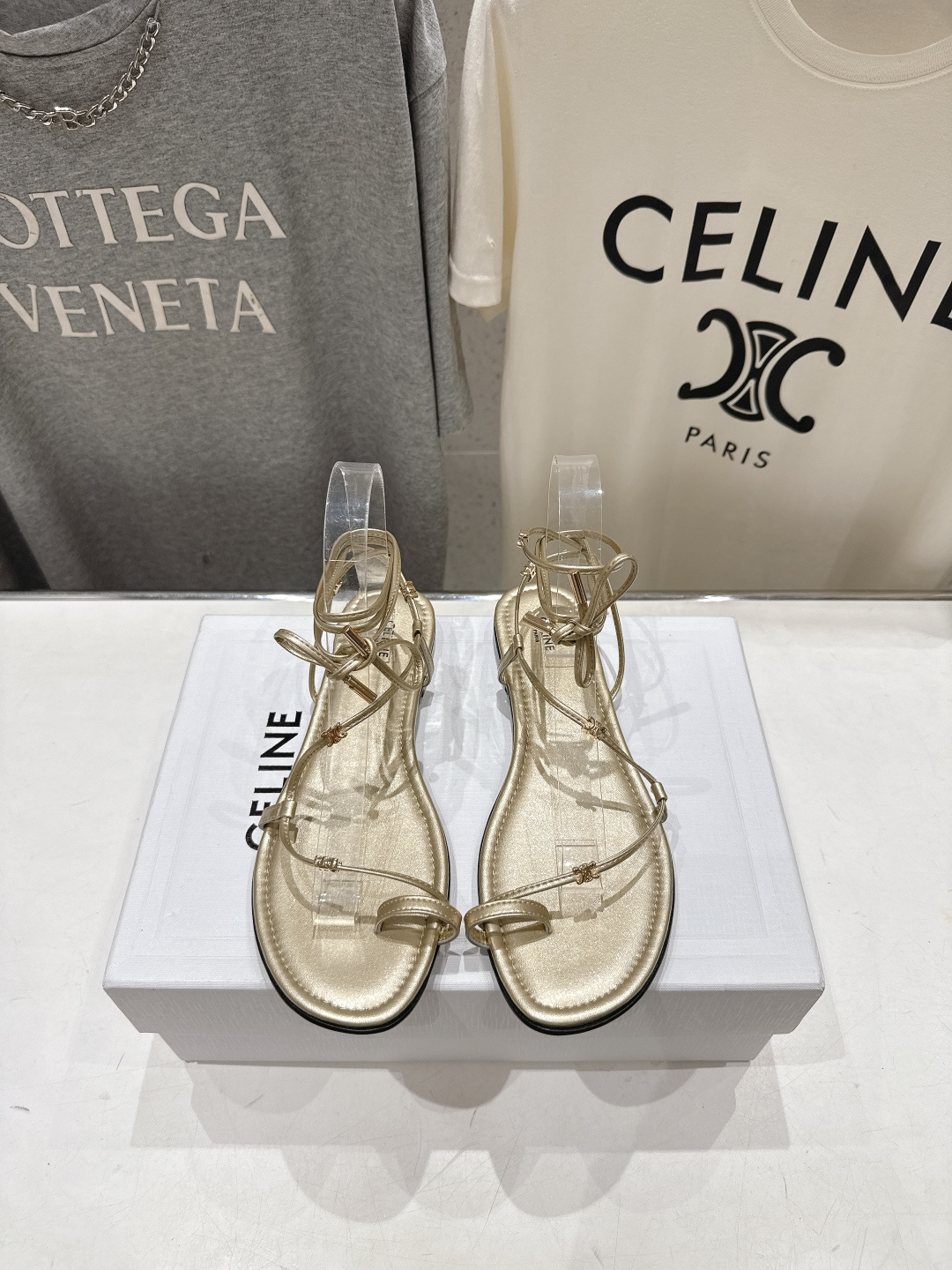 高版本出厂  Celine~赛琳F018 2026ss夏季新款平底时尚罗马风夹脚平底凉鞋New Celi
