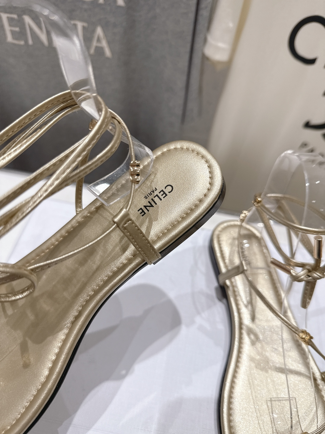 高版本出厂  Celine~赛琳F018 2026ss夏季新款平底时尚罗马风夹脚平底凉鞋New Celi