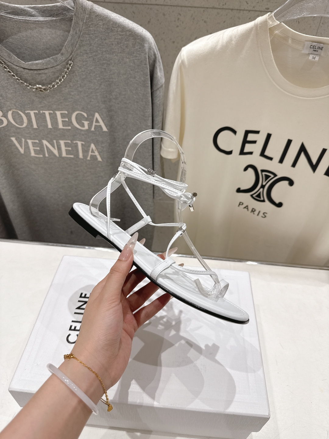 高版本出厂  Celine~赛琳F018 2026ss夏季新款平底时尚罗马风夹脚平底凉鞋New Celi