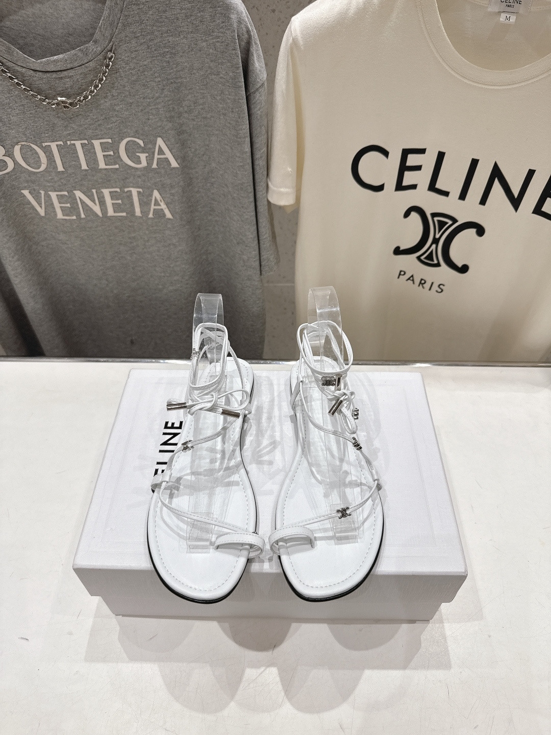 高版本出厂  Celine~赛琳F018 2026ss夏季新款平底时尚罗马风夹脚平底凉鞋New Celi