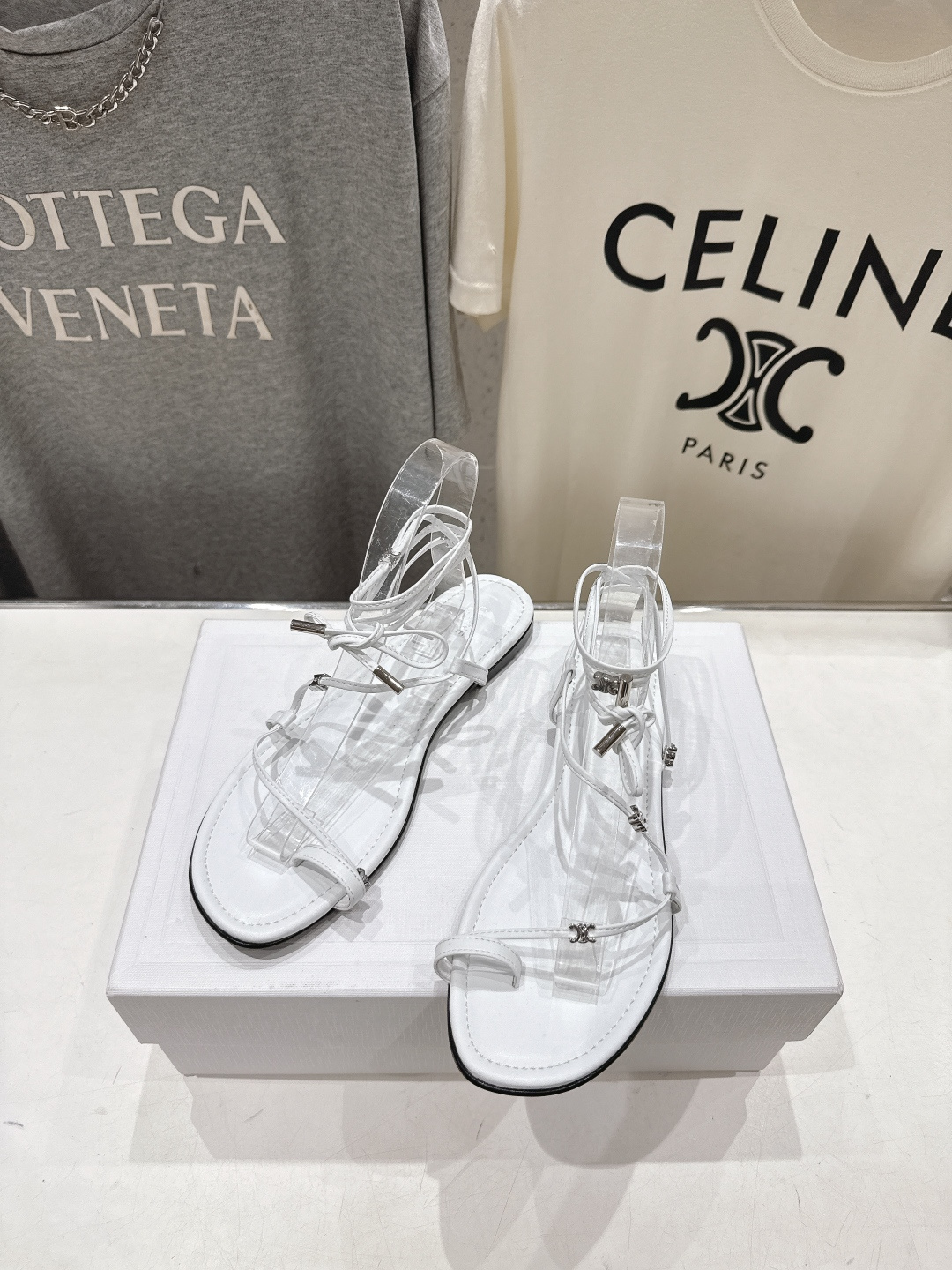 高版本出厂  Celine~赛琳F018 2026ss夏季新款平底时尚罗马风夹脚平底凉鞋New Celi