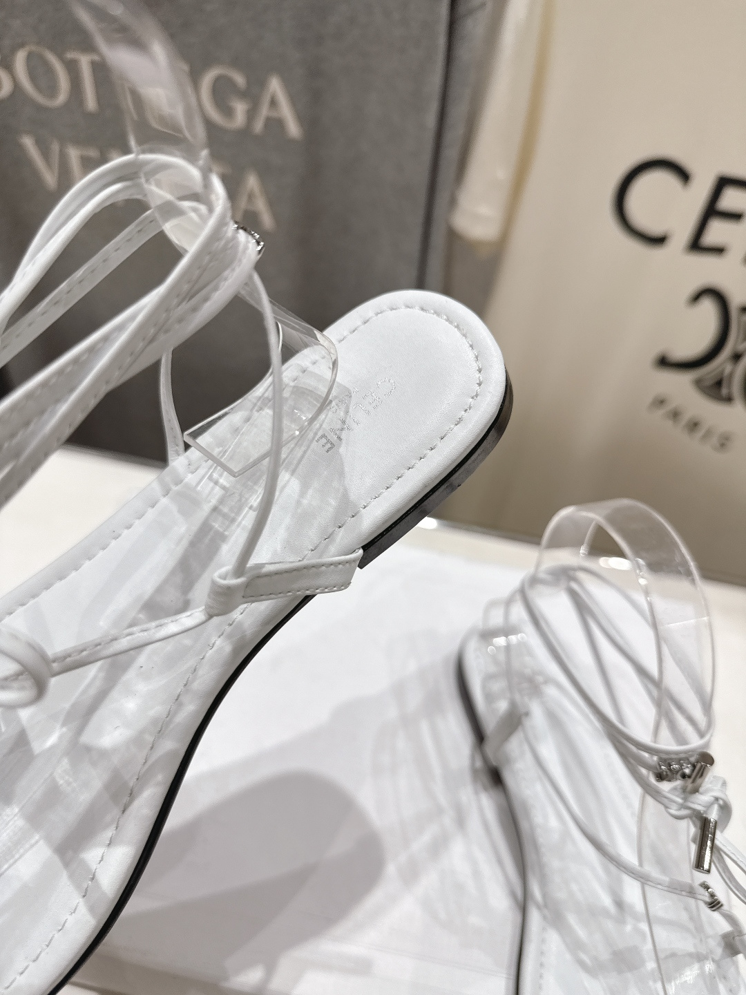 高版本出厂  Celine~赛琳F018 2026ss夏季新款平底时尚罗马风夹脚平底凉鞋New Celi