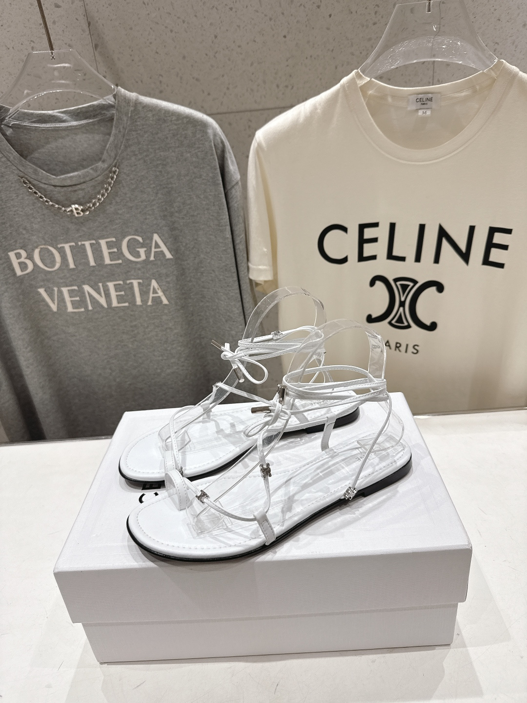 高版本出厂  Celine~赛琳F018 2026ss夏季新款平底时尚罗马风夹脚平底凉鞋New Celi