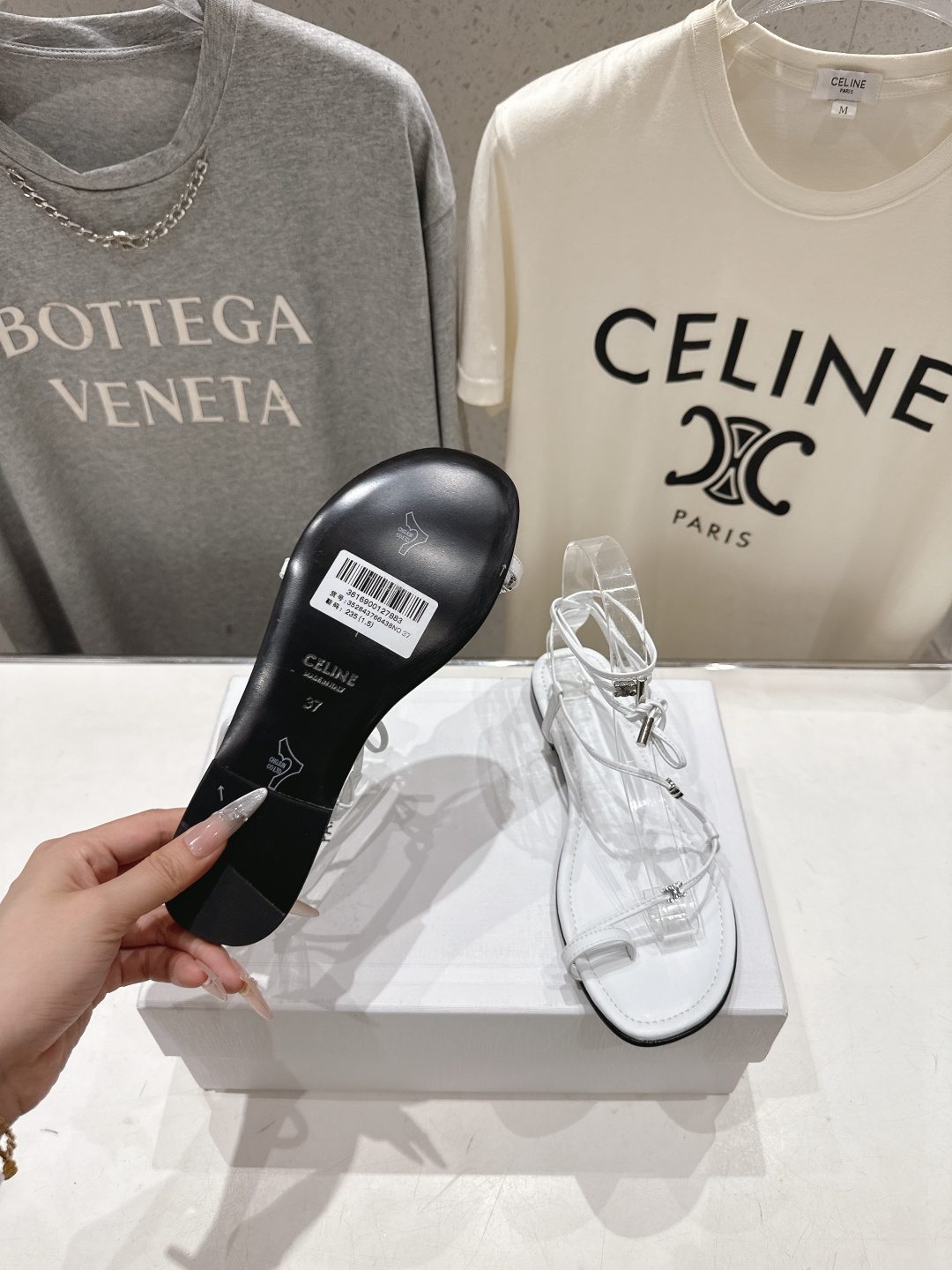 高版本出厂  Celine~赛琳F018 2026ss夏季新款平底时尚罗马风夹脚平底凉鞋New Celi