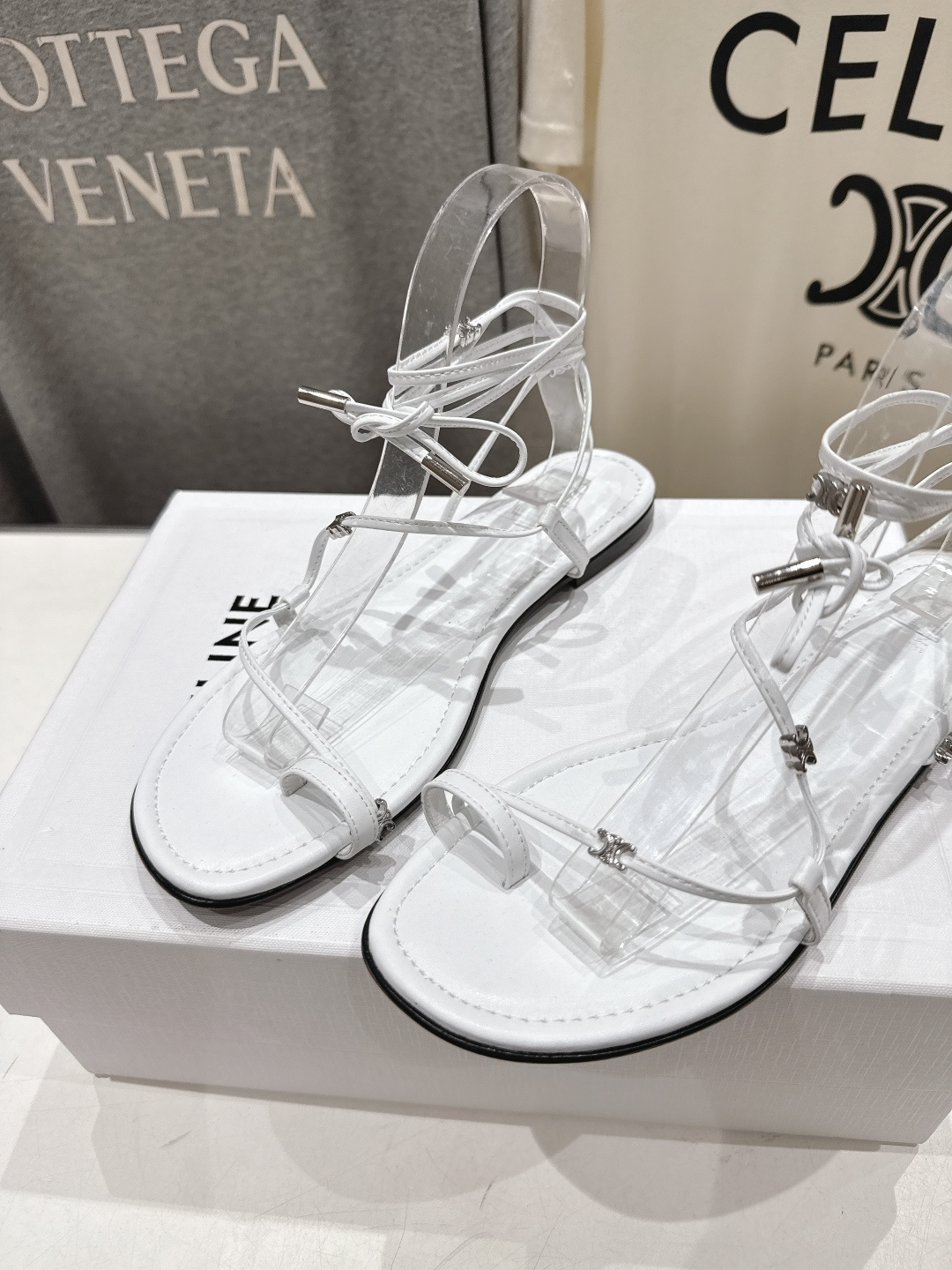 高版本出厂  Celine~赛琳F018 2026ss夏季新款平底时尚罗马风夹脚平底凉鞋New Celi