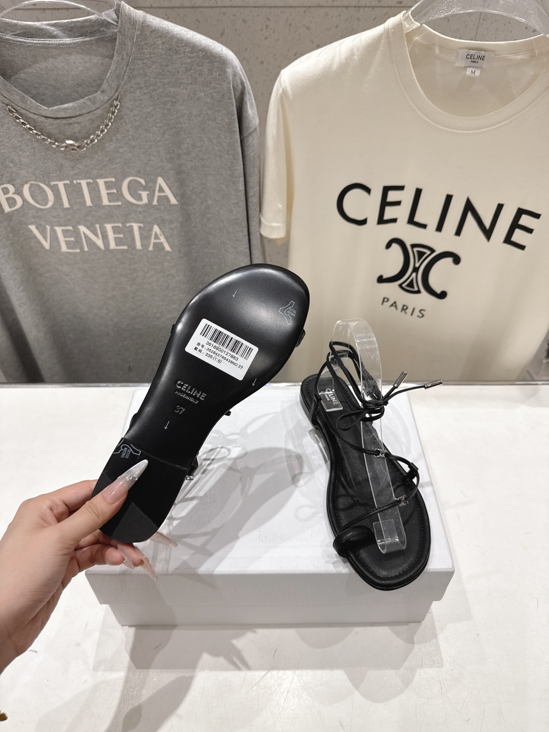 高版本出厂  Celine~赛琳F018 2026ss夏季新款平底时尚罗马风夹脚平底凉鞋New Celi