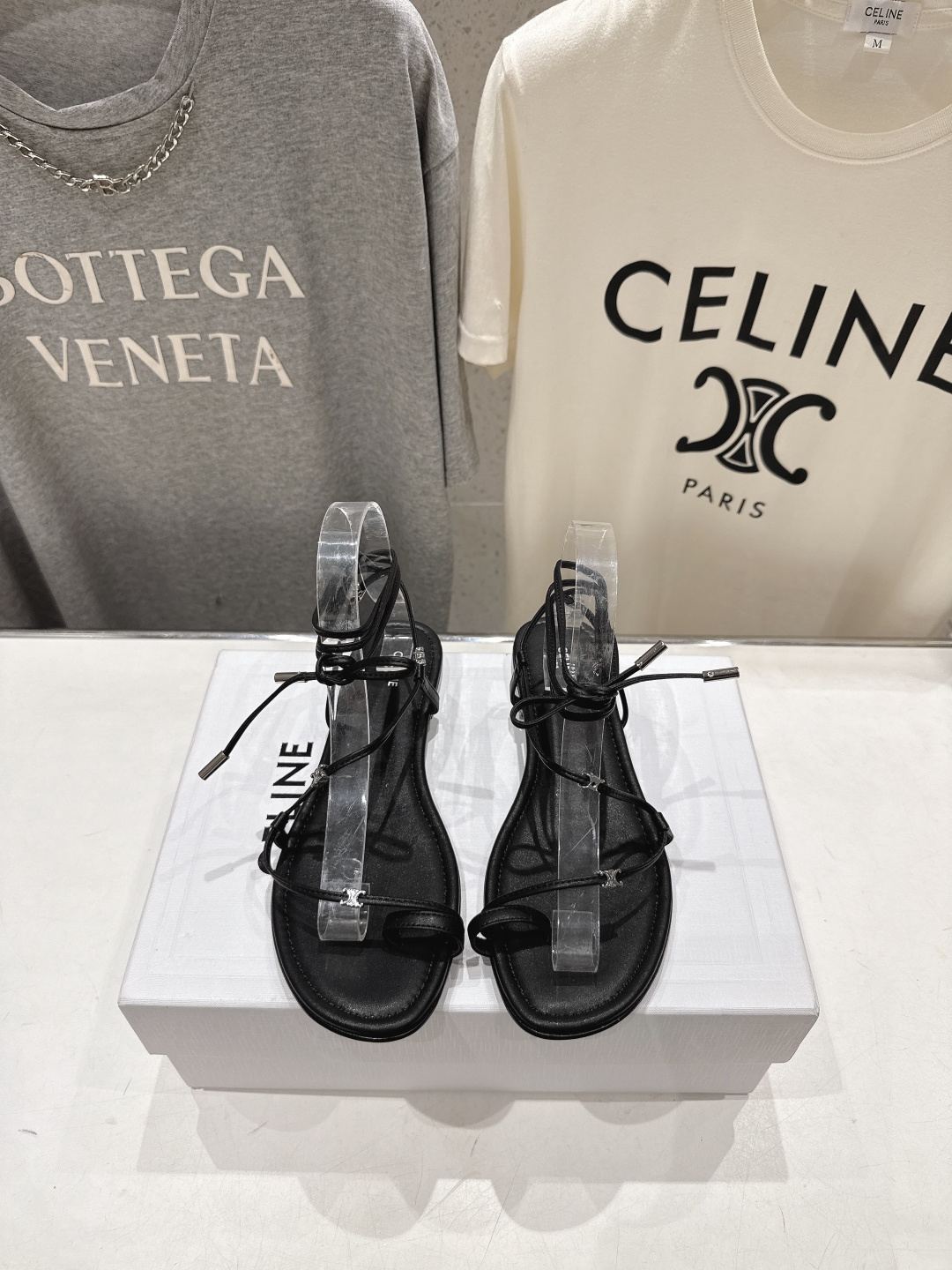 高版本出厂  Celine~赛琳F018 2026ss夏季新款平底时尚罗马风夹脚平底凉鞋New Celi