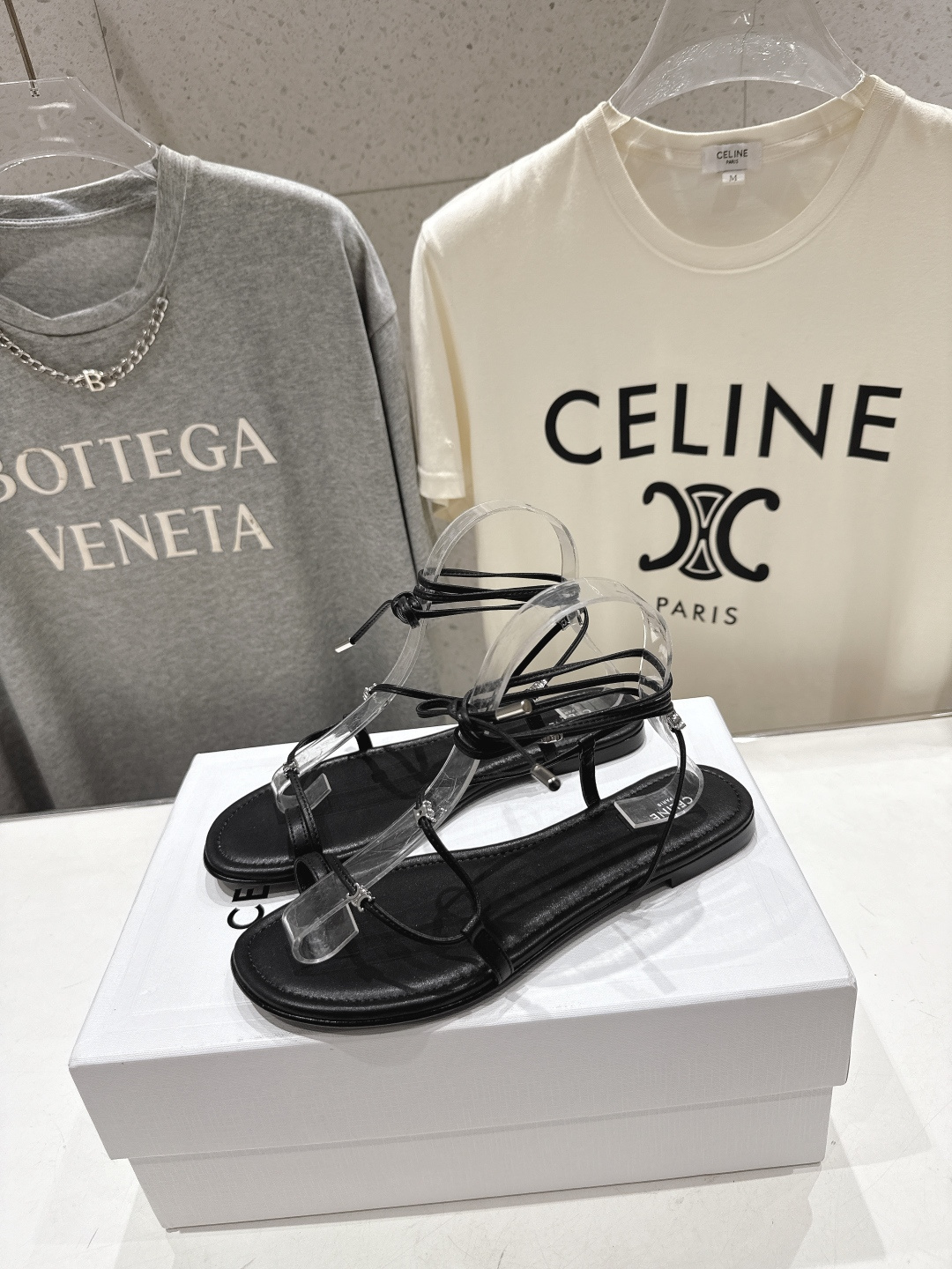 高版本出厂  Celine~赛琳F018 2026ss夏季新款平底时尚罗马风夹脚平底凉鞋New Celi