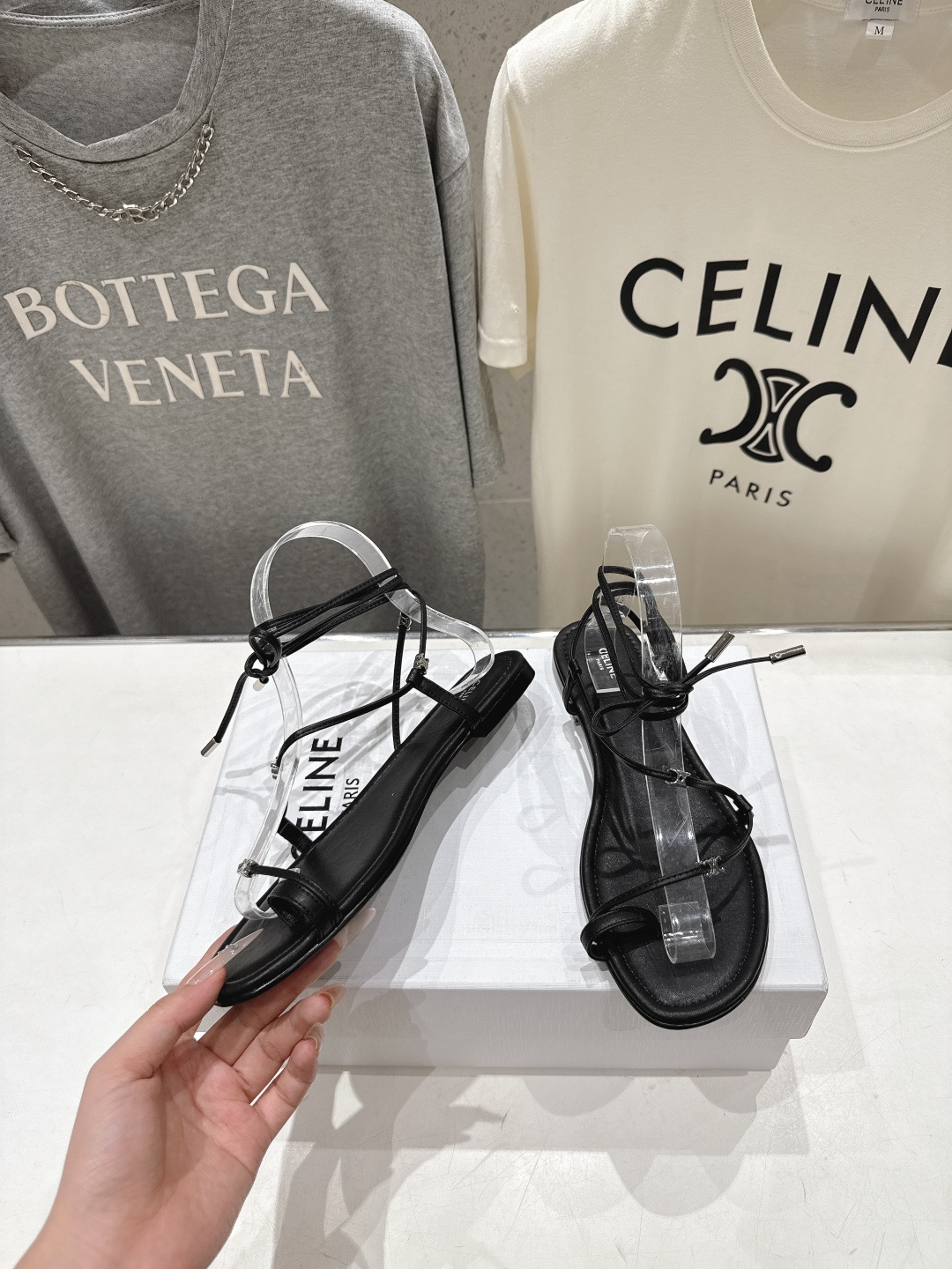 高版本出厂  Celine~赛琳F018 2026ss夏季新款平底时尚罗马风夹脚平底凉鞋New Celi