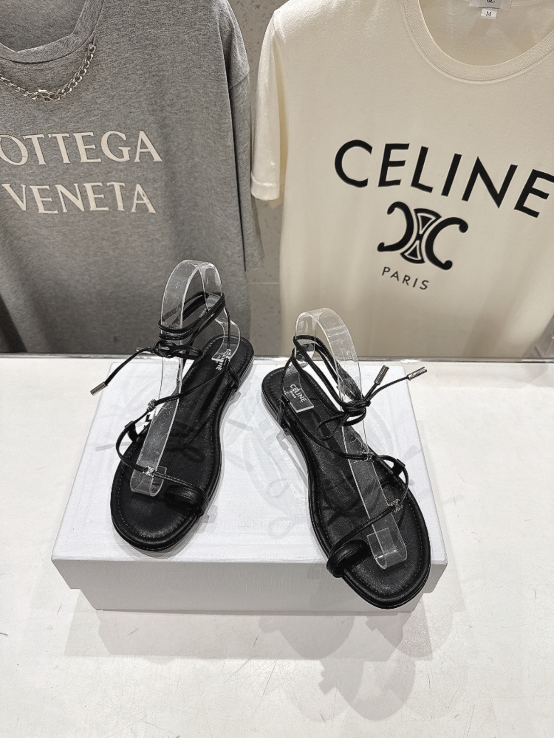 高版本出厂  Celine~赛琳F018 2026ss夏季新款平底时尚罗马风夹脚平底凉鞋New Celi