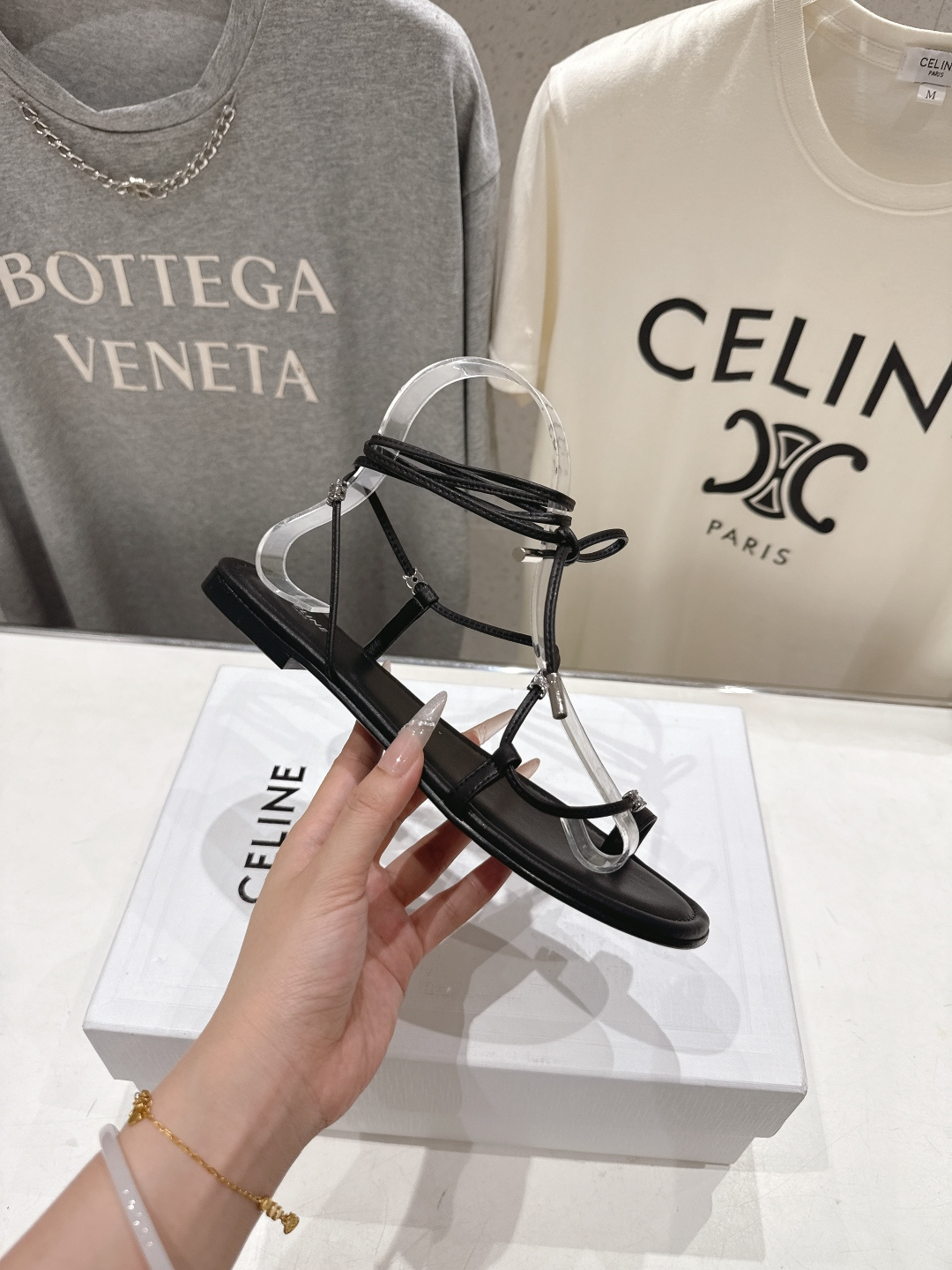 高版本出厂  Celine~赛琳F018 2026ss夏季新款平底时尚罗马风夹脚平底凉鞋New Celi