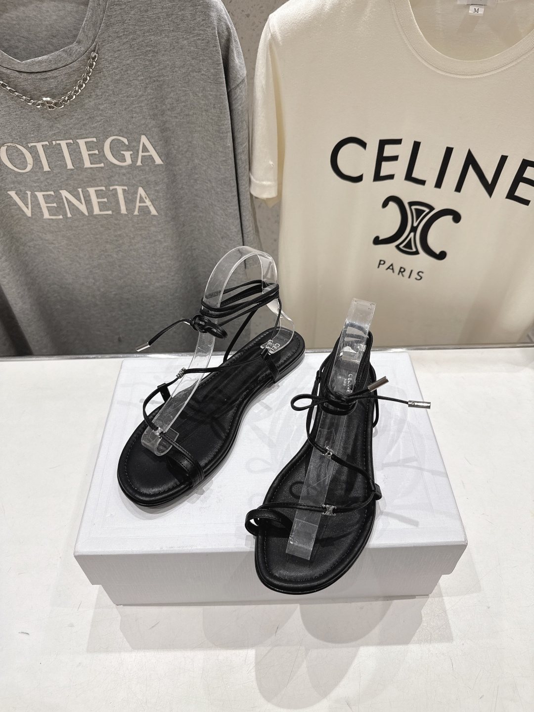 高版本出厂  Celine~赛琳F018 2026ss夏季新款平底时尚罗马风夹脚平底凉鞋New Celi