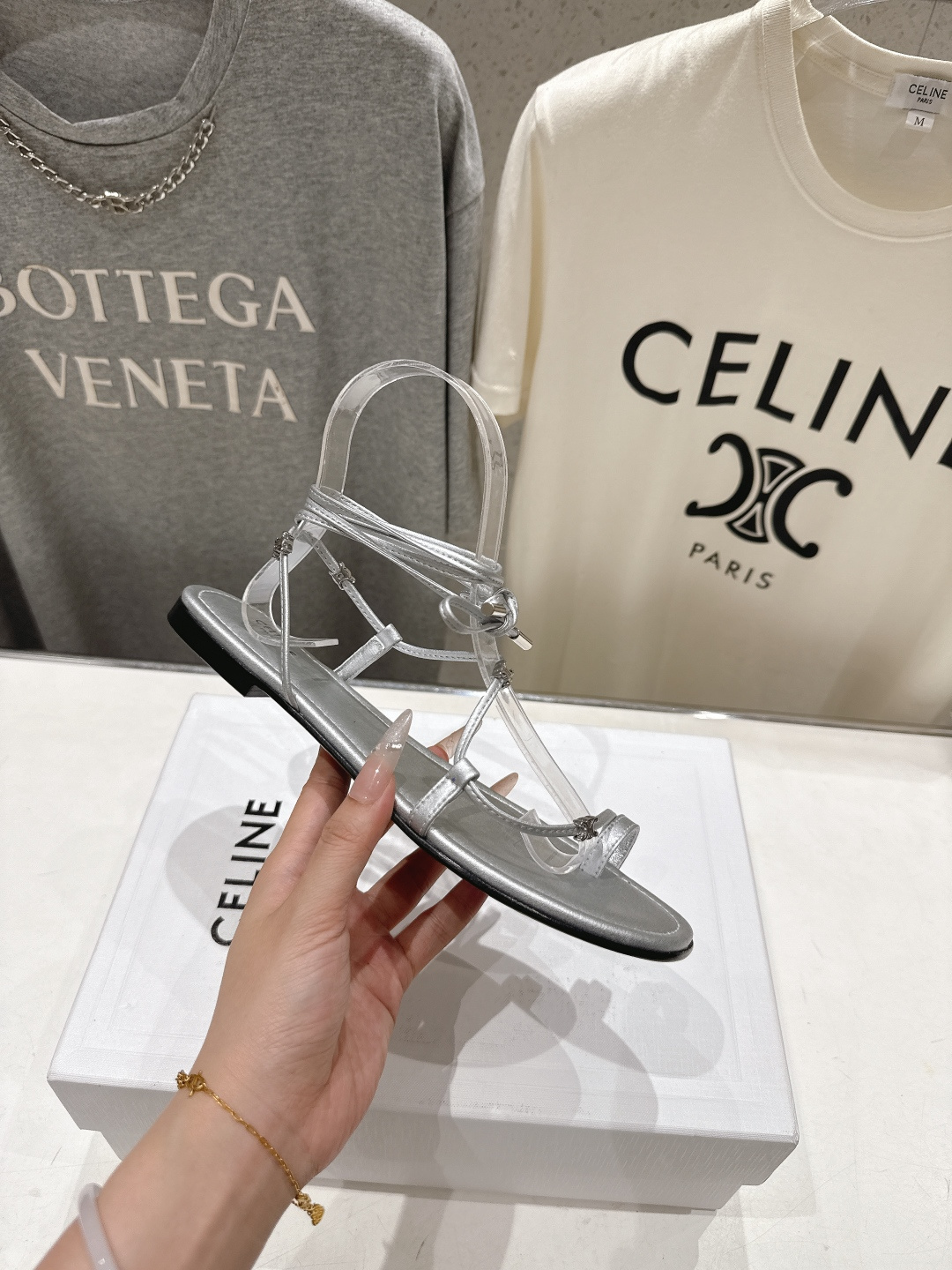 高版本出厂  Celine~赛琳F018 2026ss夏季新款平底时尚罗马风夹脚平底凉鞋New Celi