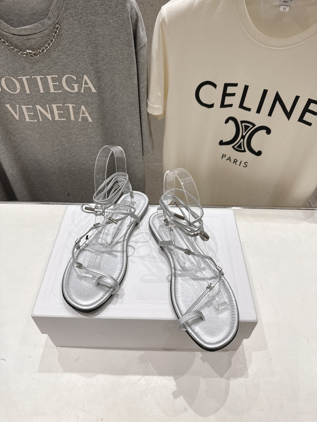 高版本出厂  Celine~赛琳F018 2026ss夏季新款平底时尚罗马风夹脚平底凉鞋New Celi