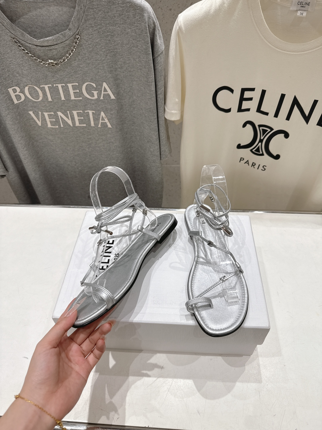 高版本出厂  Celine~赛琳F018 2026ss夏季新款平底时尚罗马风夹脚平底凉鞋New Celi
