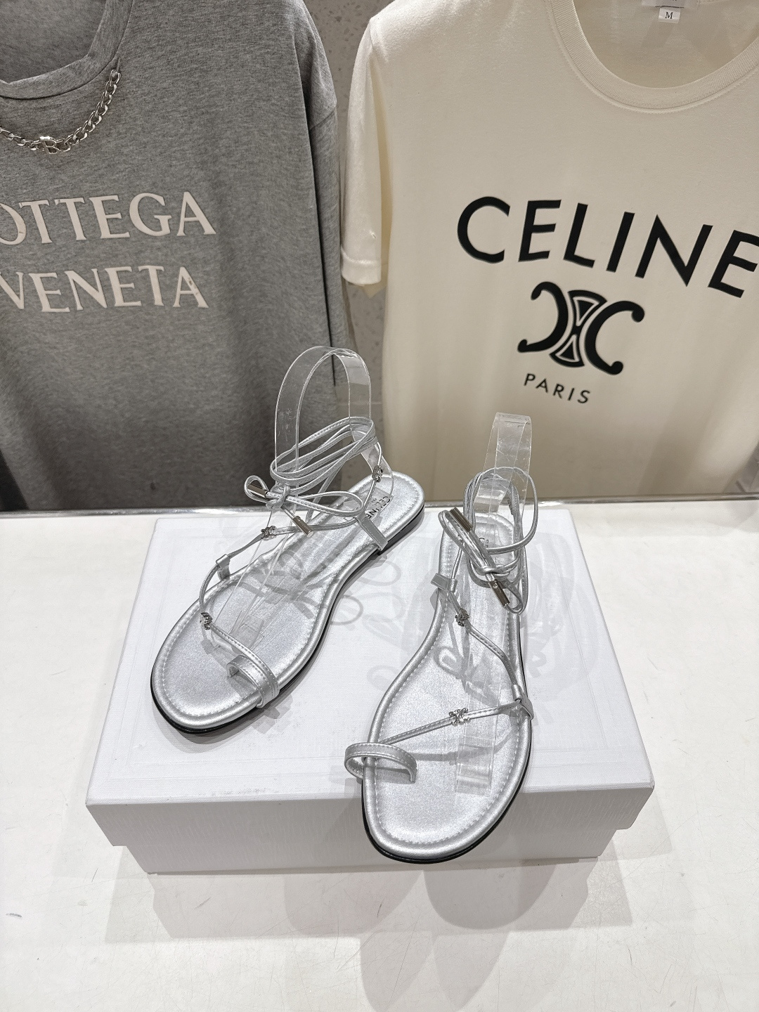 高版本出厂  Celine~赛琳F018 2026ss夏季新款平底时尚罗马风夹脚平底凉鞋New Celi