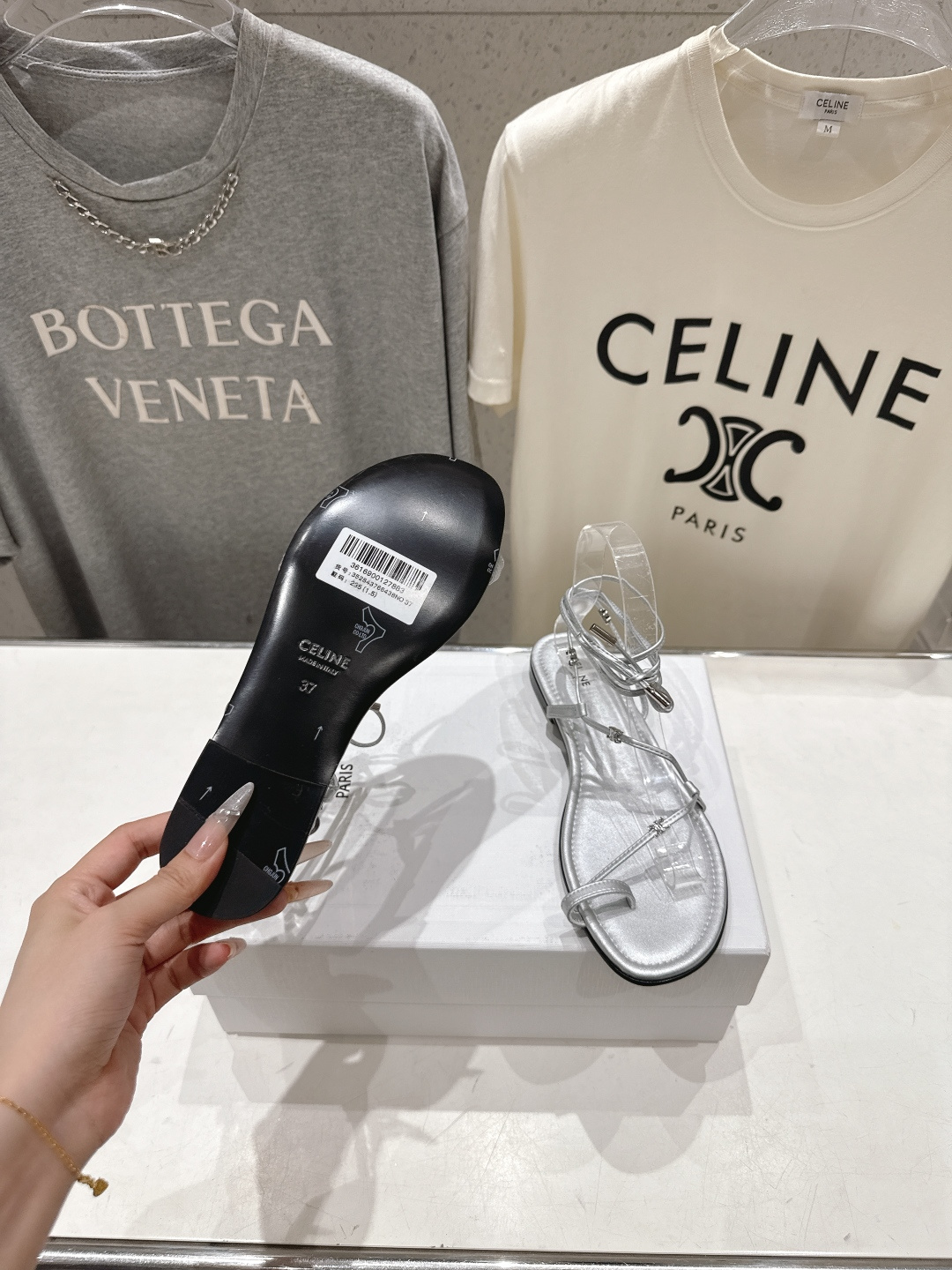 高版本出厂  Celine~赛琳F018 2026ss夏季新款平底时尚罗马风夹脚平底凉鞋New Celi