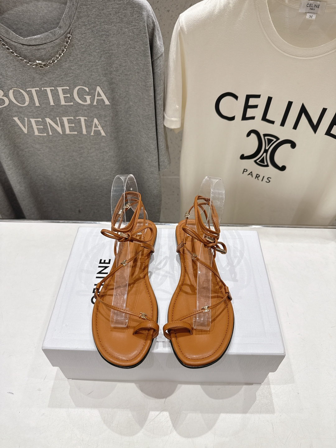 高版本出厂  Celine~赛琳F018 2026ss夏季新款平底时尚罗马风夹脚平底凉鞋New Celi