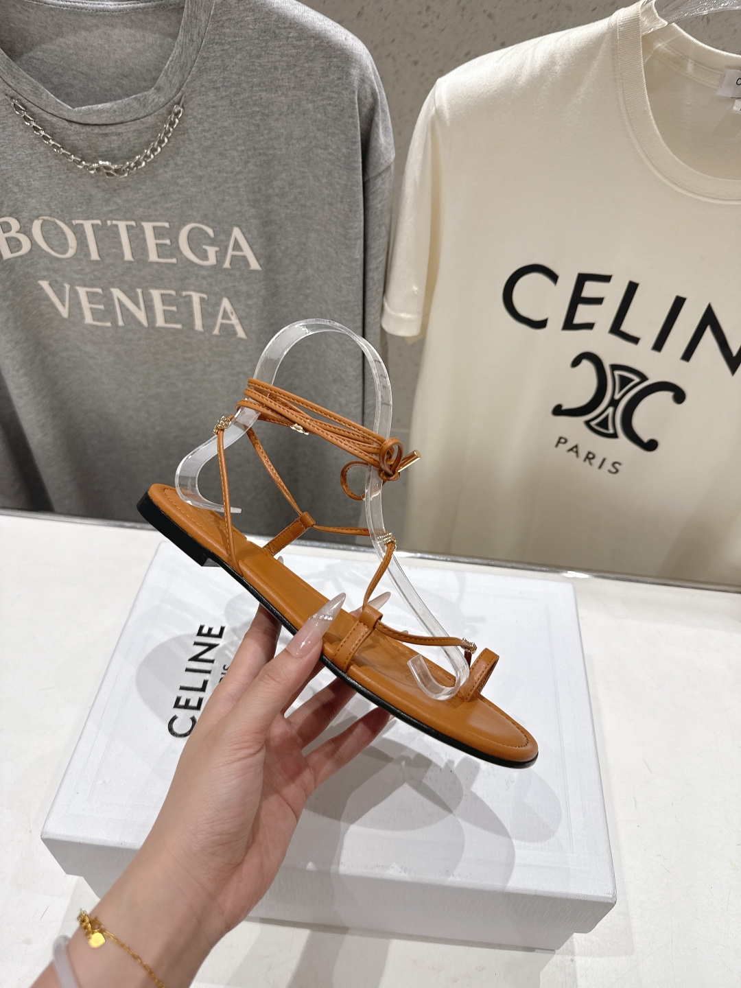 高版本出厂  Celine~赛琳F018 2026ss夏季新款平底时尚罗马风夹脚平底凉鞋New Celi