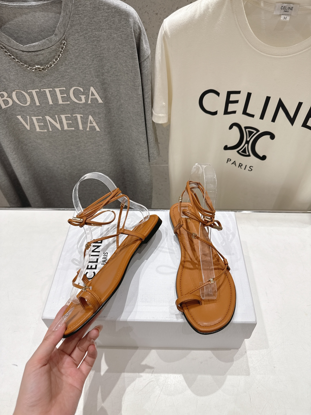 高版本出厂  Celine~赛琳F018 2026ss夏季新款平底时尚罗马风夹脚平底凉鞋New Celi