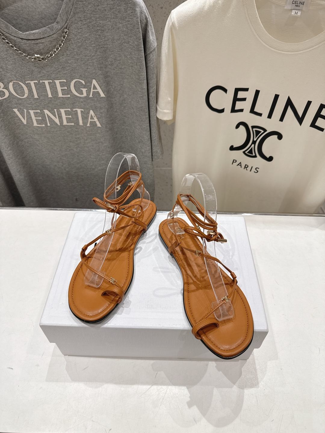 高版本出厂  Celine~赛琳F018 2026ss夏季新款平底时尚罗马风夹脚平底凉鞋New Celi