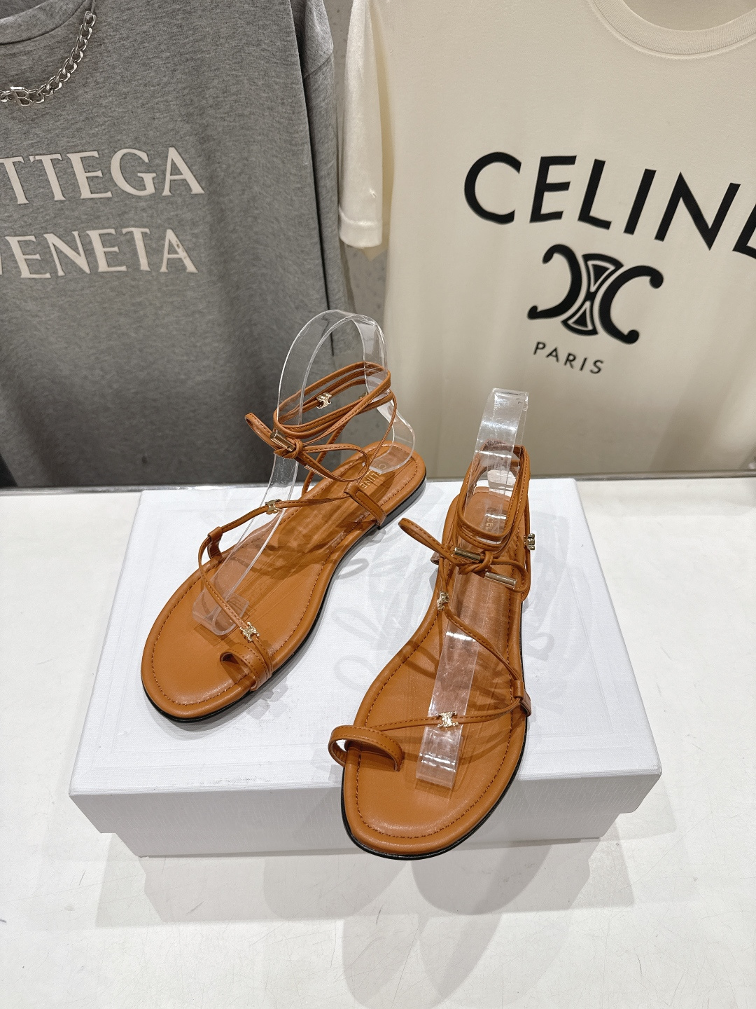 高版本出厂  Celine~赛琳F018 2026ss夏季新款平底时尚罗马风夹脚平底凉鞋New Celi