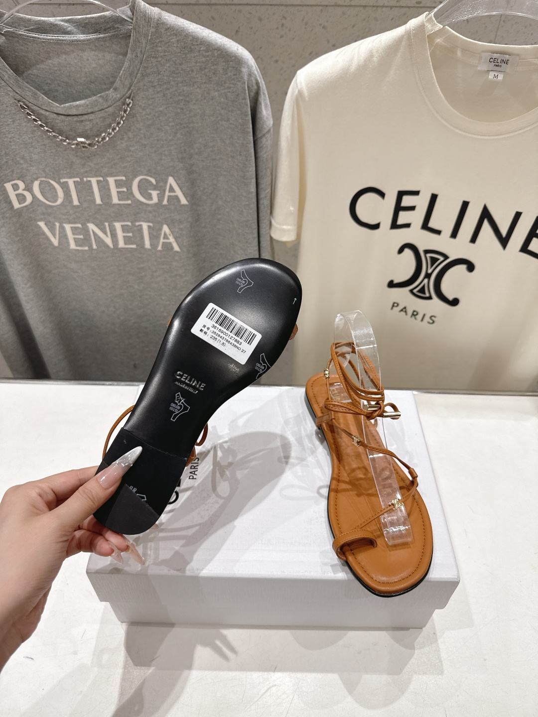 高版本出厂  Celine~赛琳F018 2026ss夏季新款平底时尚罗马风夹脚平底凉鞋New Celi