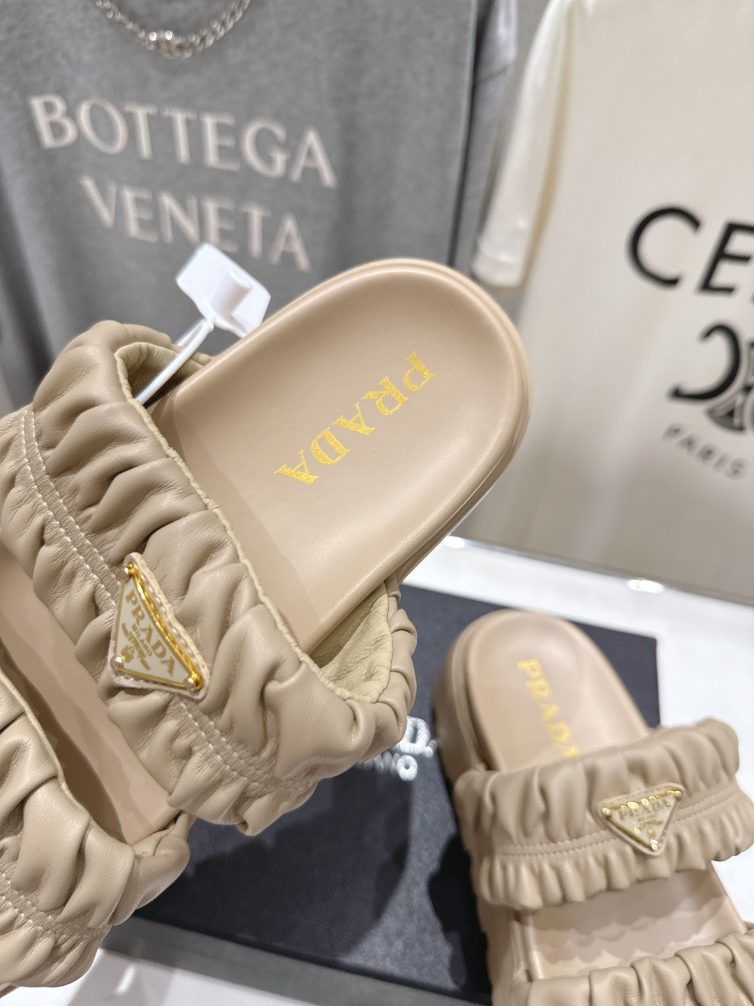 高版本出厂  Prada/普拉达F029 26ss夏季新款厚底沙滩拖鞋这个鞋型真的属于经典不会过时的设计