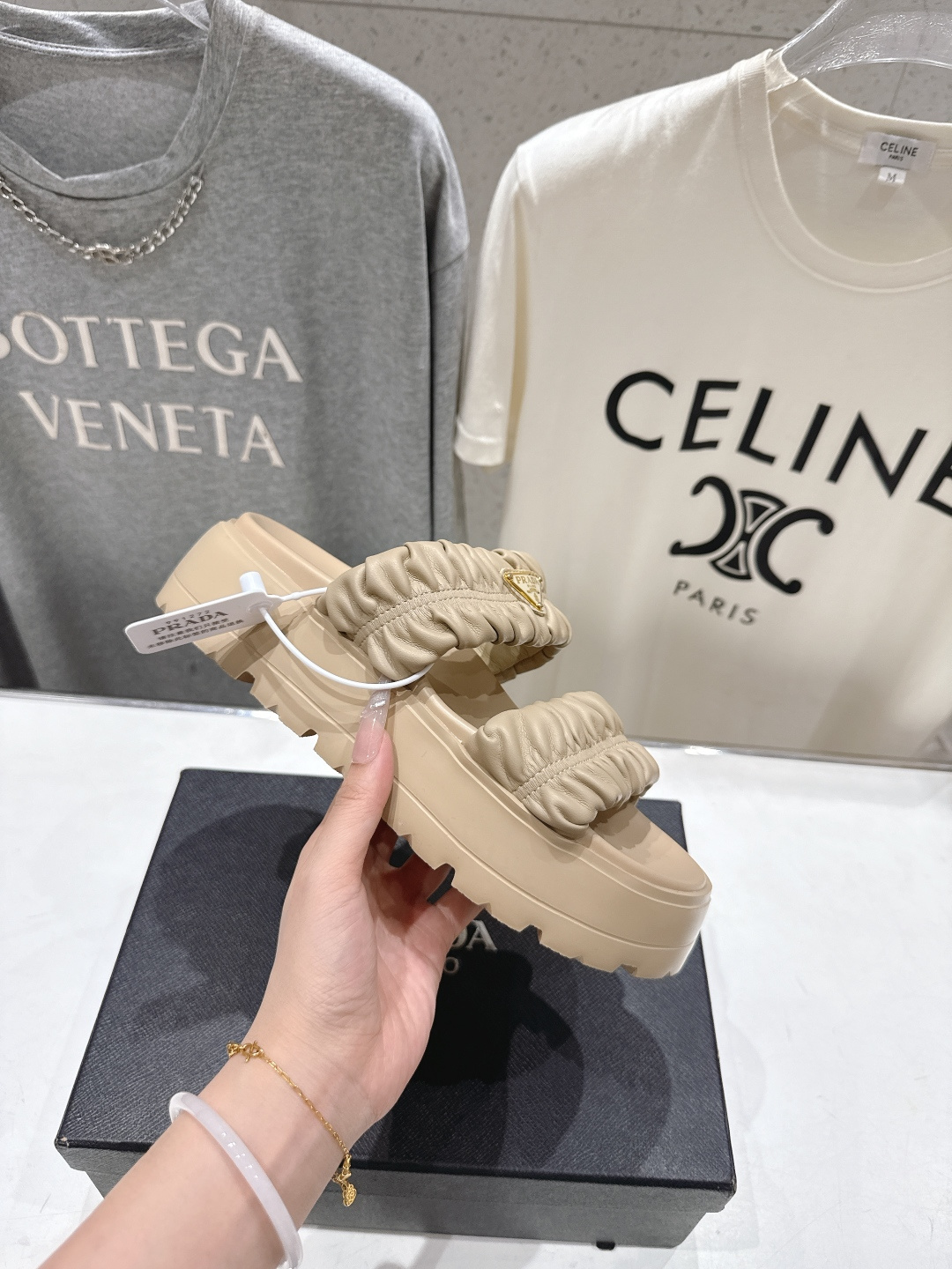 高版本出厂  Prada/普拉达F029 26ss夏季新款厚底沙滩拖鞋这个鞋型真的属于经典不会过时的设计
