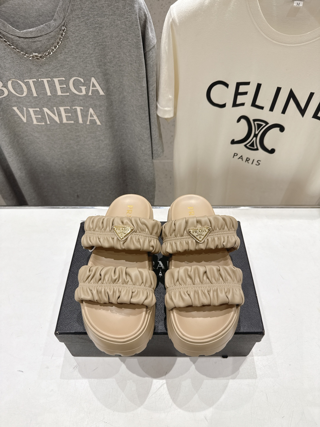 高版本出厂  Prada/普拉达F029 26ss夏季新款厚底沙滩拖鞋这个鞋型真的属于经典不会过时的设计