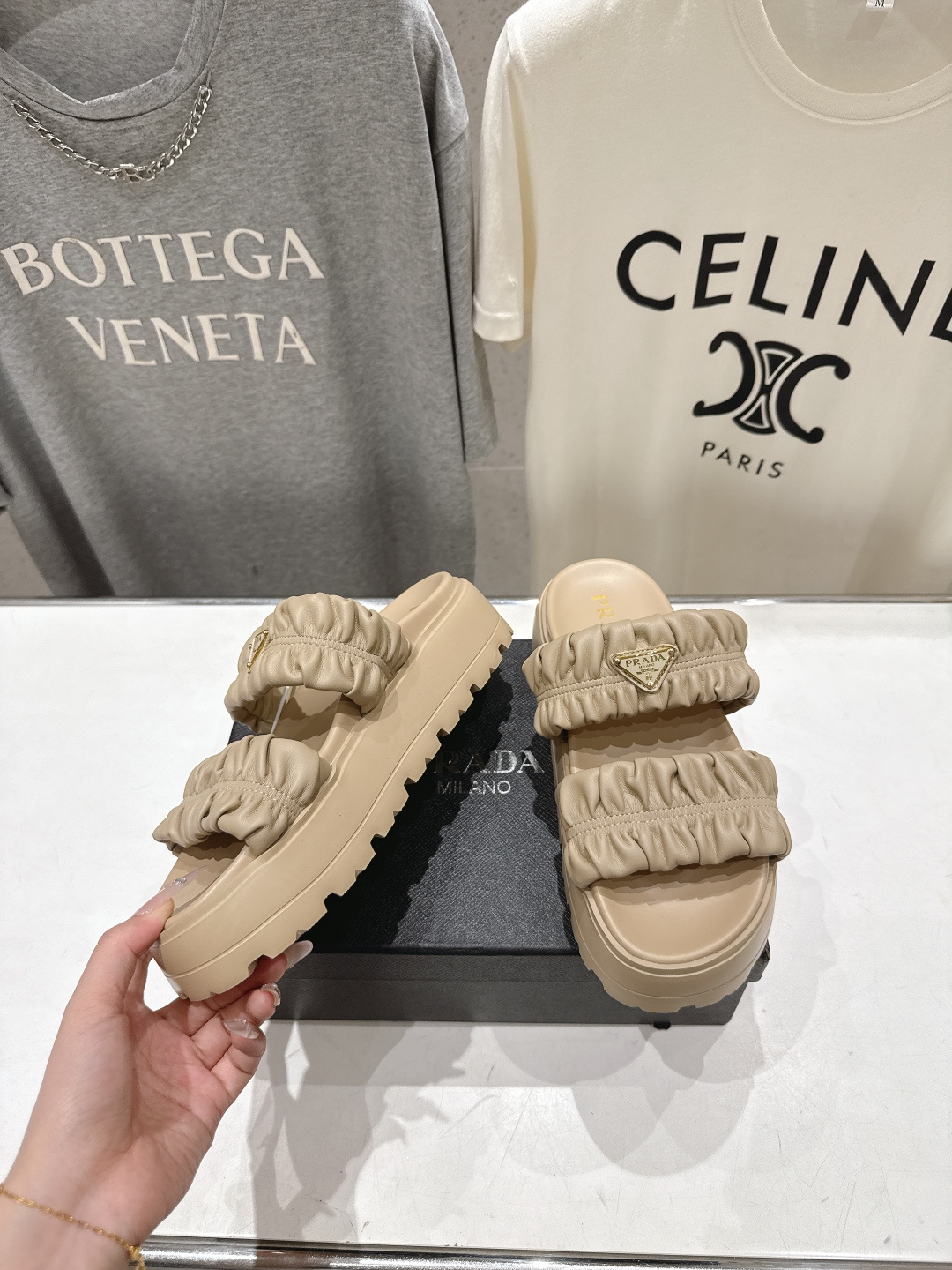 高版本出厂  Prada/普拉达F029 26ss夏季新款厚底沙滩拖鞋这个鞋型真的属于经典不会过时的设计