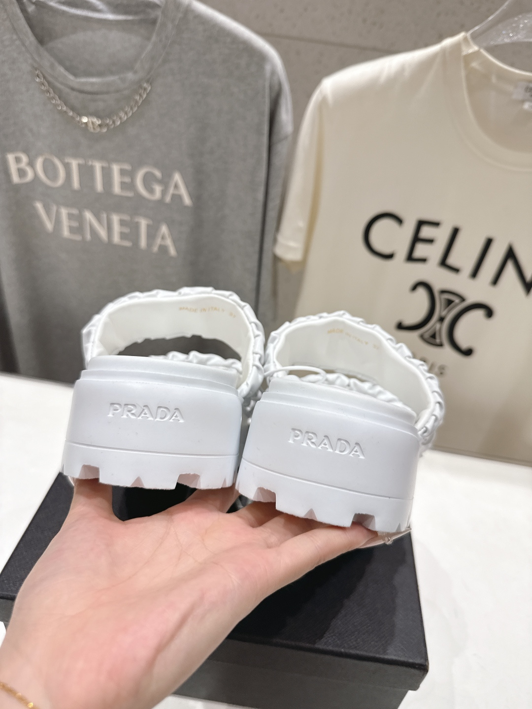 高版本出厂  Prada/普拉达F029 26ss夏季新款厚底沙滩拖鞋这个鞋型真的属于经典不会过时的设计