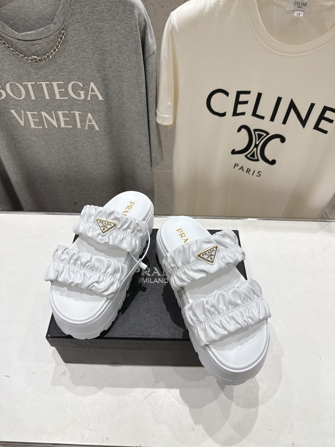 高版本出厂  Prada/普拉达F029 26ss夏季新款厚底沙滩拖鞋这个鞋型真的属于经典不会过时的设计