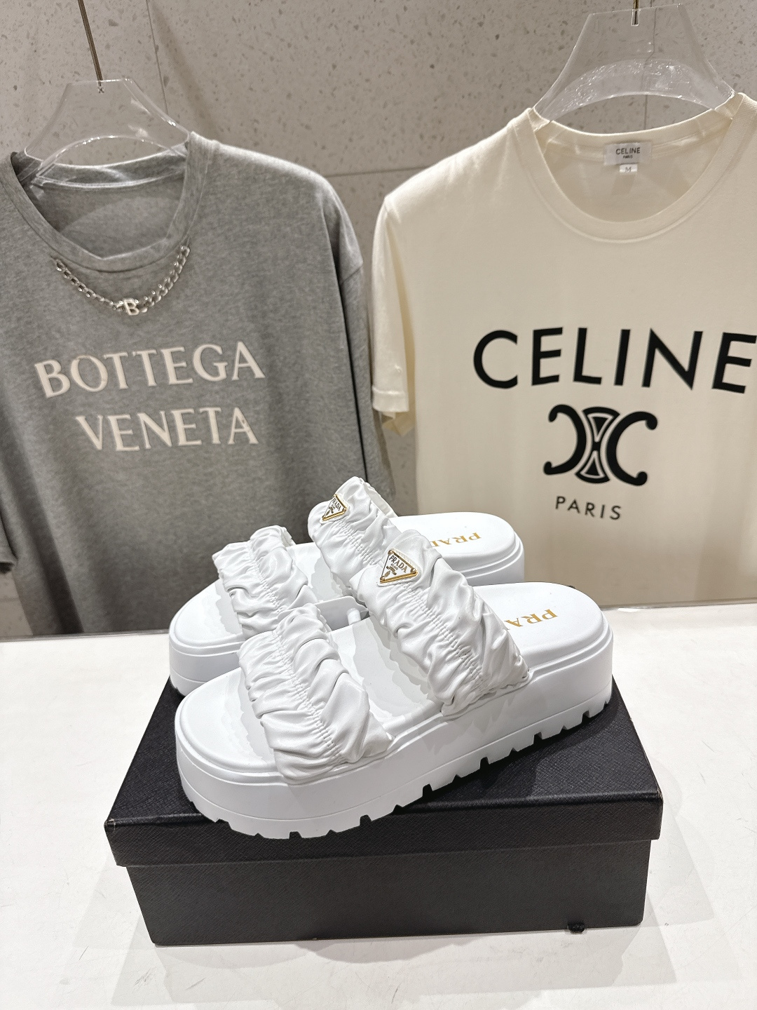 高版本出厂  Prada/普拉达F029 26ss夏季新款厚底沙滩拖鞋这个鞋型真的属于经典不会过时的设计