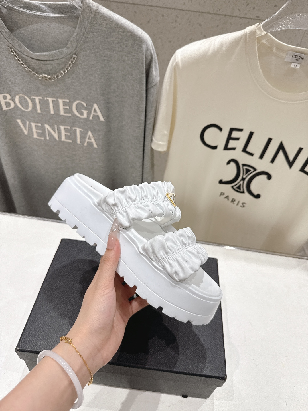 高版本出厂  Prada/普拉达F029 26ss夏季新款厚底沙滩拖鞋这个鞋型真的属于经典不会过时的设计
