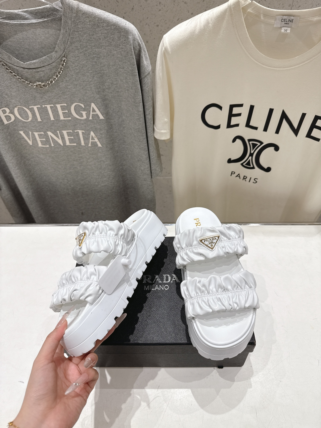 高版本出厂  Prada/普拉达F029 26ss夏季新款厚底沙滩拖鞋这个鞋型真的属于经典不会过时的设计