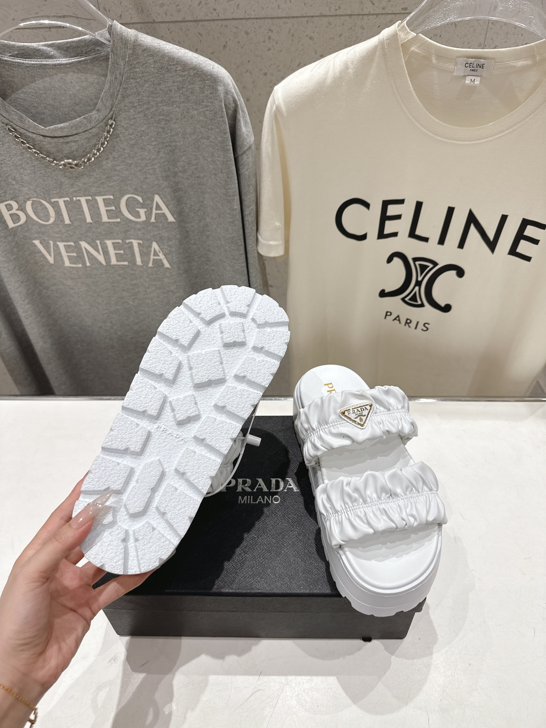 高版本出厂  Prada/普拉达F029 26ss夏季新款厚底沙滩拖鞋这个鞋型真的属于经典不会过时的设计